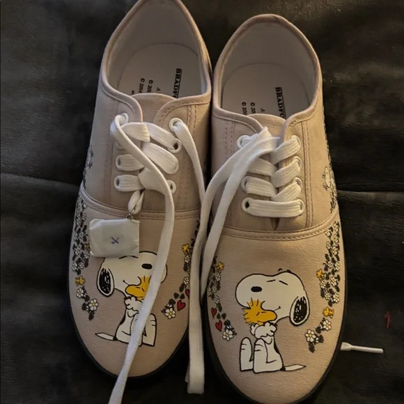 Snoopy Canvas Sneakers - Beige and Black - Picture 5 of 7